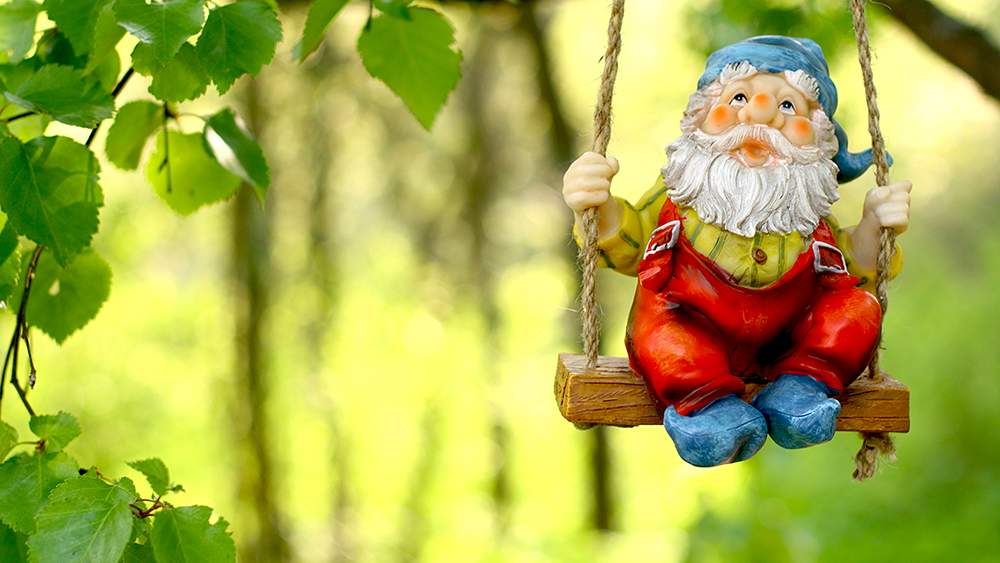 Der Gartenzwerg steht symbolisch für eine heile Welt.