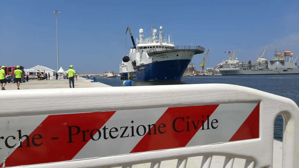 Das Rettungsschiff Geo Barents Organisation Ärzte ohne Grenzen läuft einen Hafen in Italien an (Archivbild)