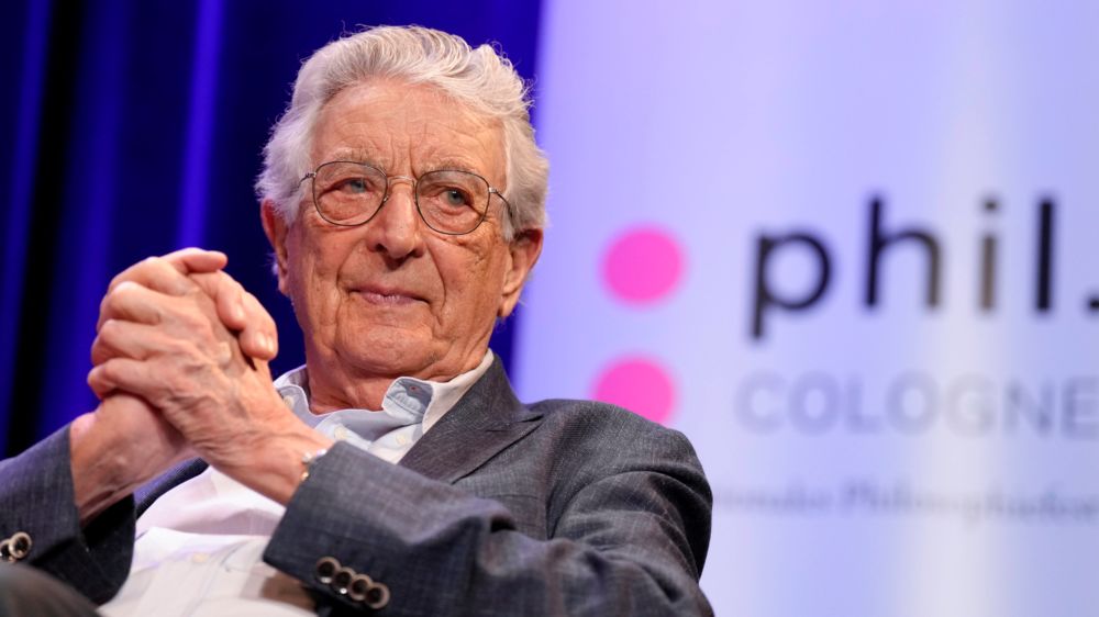 Image - Bundesverdienstkreuz: Ex-Innenminister Gerhart Baum zum zweiten Mal geehrt