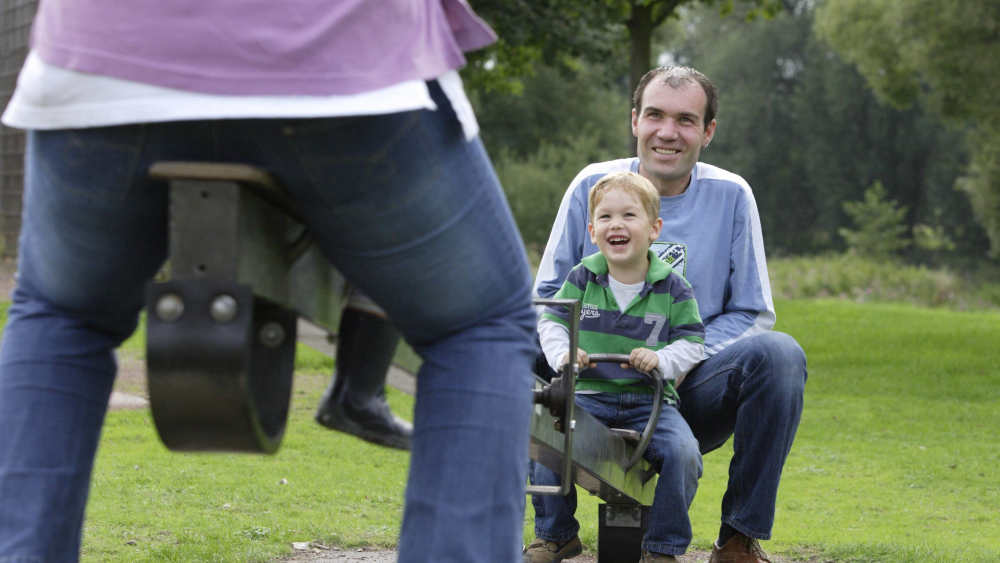 Laut Sabine Andresen profitieren unverheiratete Paare mit Kindern sowie alleinerziehende Mütter und Väter nicht von der jetzigen Form des Ehegattensplittings