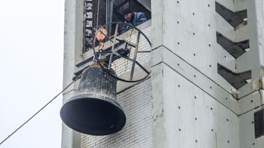 Vorsichtig demontiert statt gestohlen - die Glocke der ehemaliger Heilig-Geist-Kirche in Düsseldorf