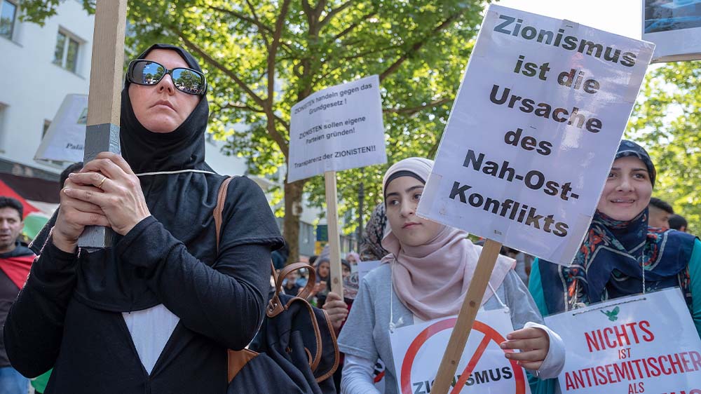 Muslimischer Antisemitismus ist laut einer Umfrage weit verbreitet - wie hier auf dem Al-Kuds-Marsch am Al-Kuds-Tag in Berlin