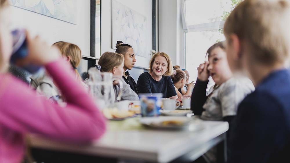Familienministerin Lisa Paus beim Besuch der Kinder-Oase in Nauen (Brandenburg)
