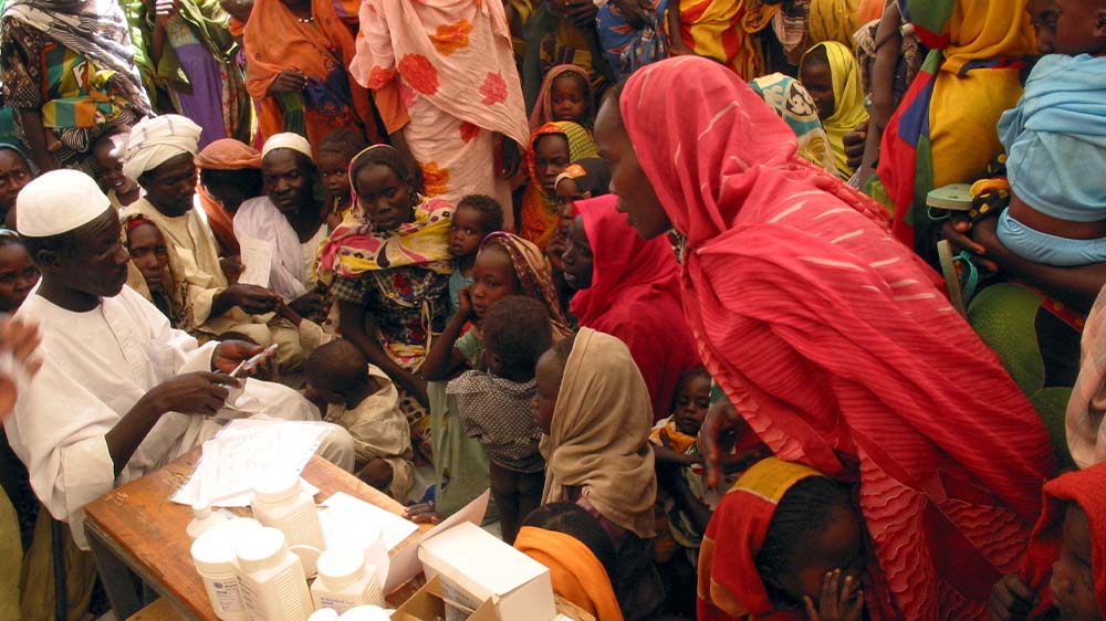 Die Hilfsorganisation Ärzte ohne Grenzen versucht im Sudan die Vertriebenen in mobilen Krankenstationen und Ernährungszentren zu versorgen