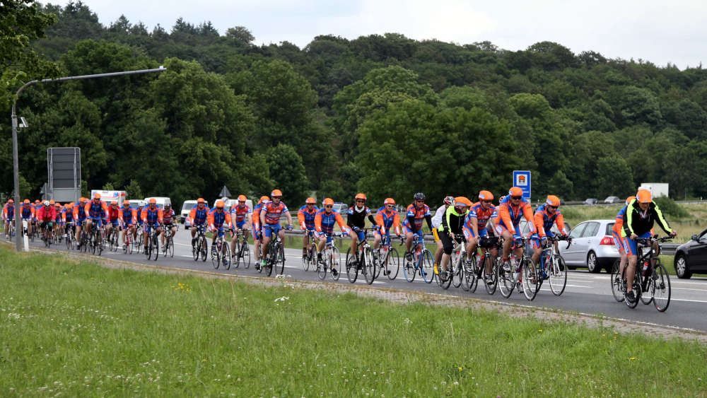 Spendenradtour zugunsten krebskranker Kinder