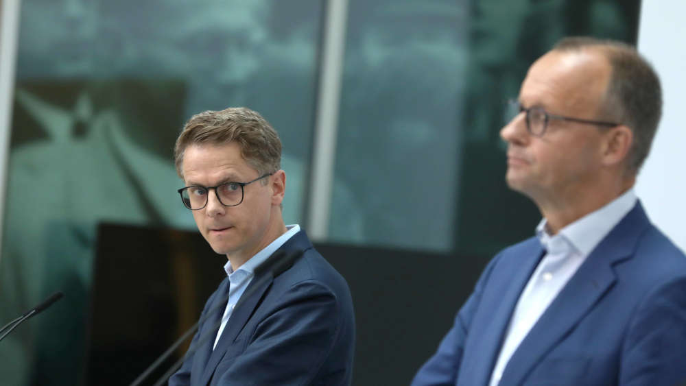 CDU-Chef Merz (rechts) und der neue Generalsekretär Linnemann (links) üben Kritik am Asylrecht