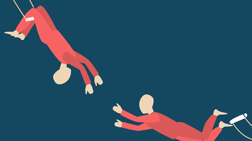 Bei akrobatischen Kunststücken mit einem anderen Menschen braucht es sehr viel Vertrauen.