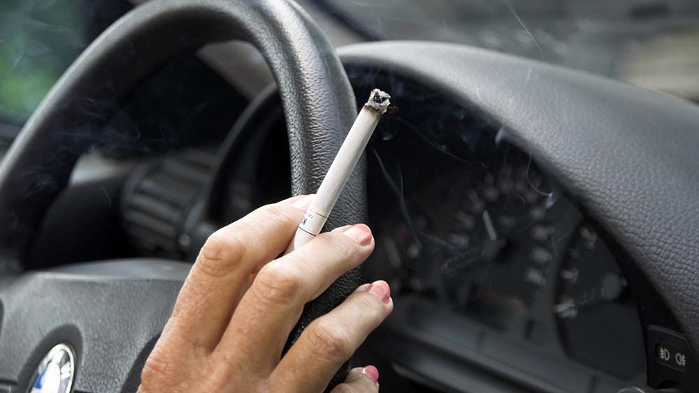 Mit einem Rauchverbot in Autos sollen Kinder und Jugendliche geschützt werden