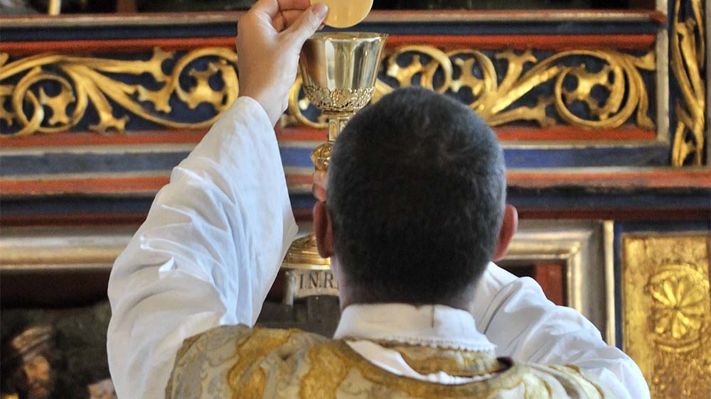 Ein falscher Priester in Baden-Württemberg hatte Gottesdienste gehalten und getauft