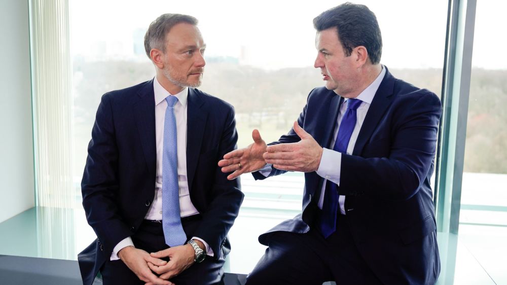 Finanzminister Christian Lindner (FDP) im Gespräch mit Arbeitsminister Hubertus Heil (SPD)