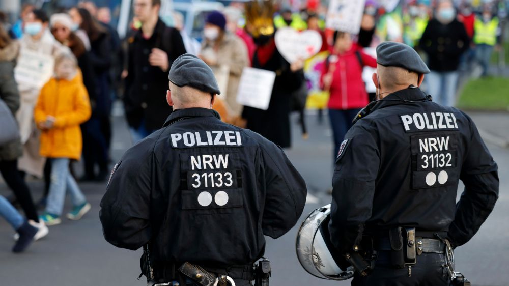 Die beiden Kommissaranwärter hatten in WhatsApp-Gruppen rechtsextreme Nachrichten verschickt