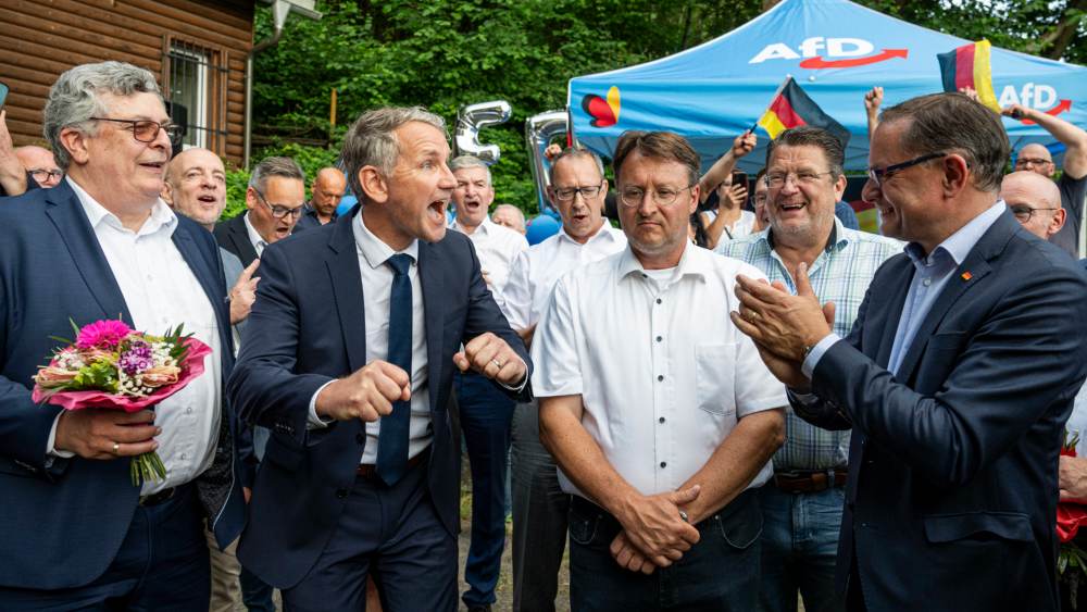Image - Rechtsextremer AfD-Landrat Sesselmann besteht Thüringer “Demokratiecheck”