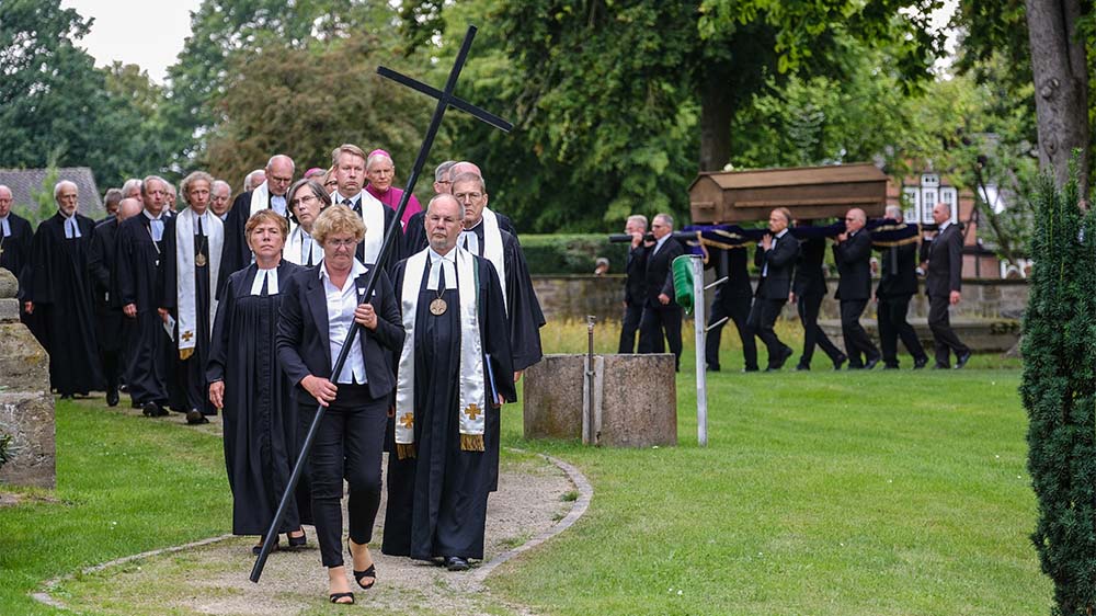 Hirschler wurde auf dem Klosterfriedhof in Loccum beigesetzt