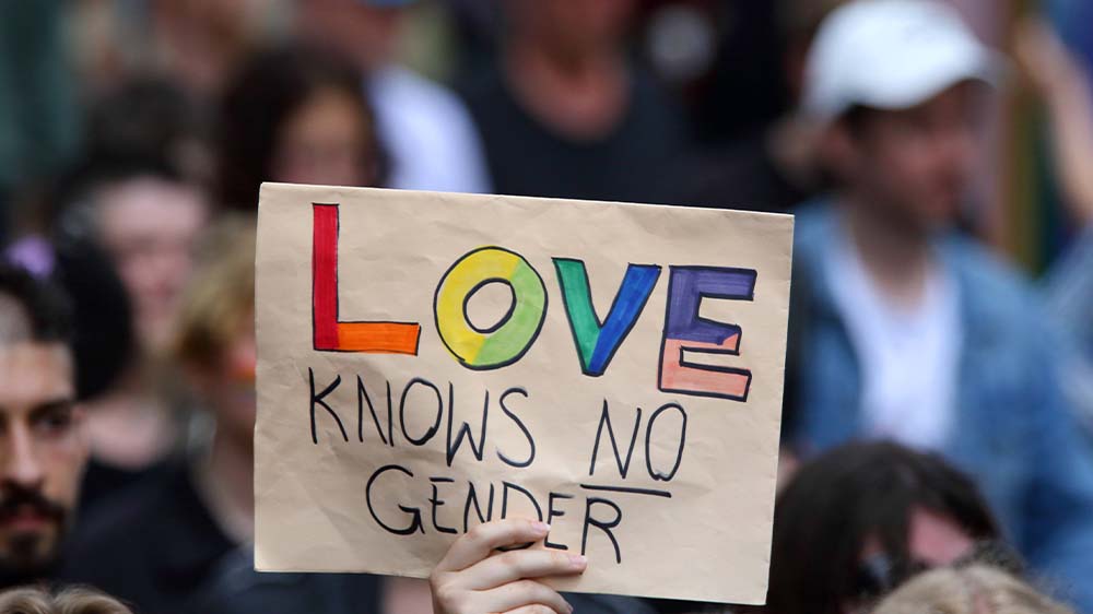 International wurde das Anti-LGBT-Gesetz bei der Einführung scharf kritisiert