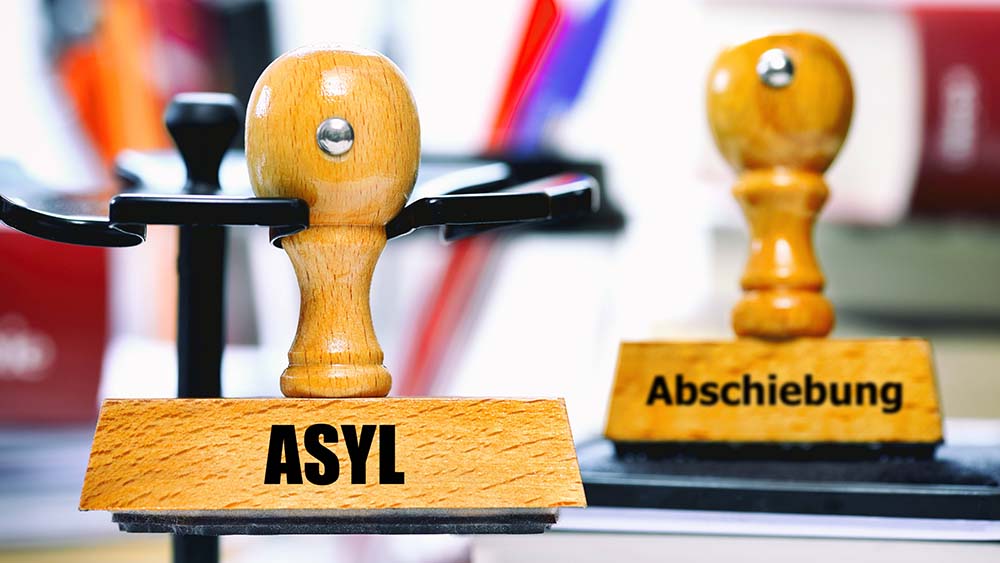 Die von der Regierungskoalition geplante Verschärfung der Asyl- und Migrationspolitik stößt bei Experten und Verbänden auf Kritik