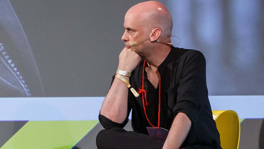 Der Politologe Benjamin Schwarz betreibt eine Kommunikationsagentur in Berlin und hat auch schon eine Reise von Greta Thunberg betreut