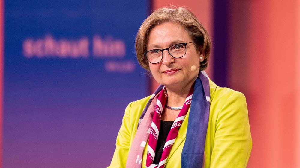 Bettina Limperg stellt infrage, ob den Kirchen alleine eine echte Aufarbeitung gelingen kann