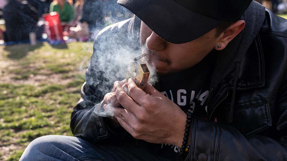 Dem Gesetzentwurf von Gesundheitsminister Karl Lauterbach (SPD) zufolge soll Erwachsenen der Besitz von 25 Gramm Cannabis künftig erlaubt sein