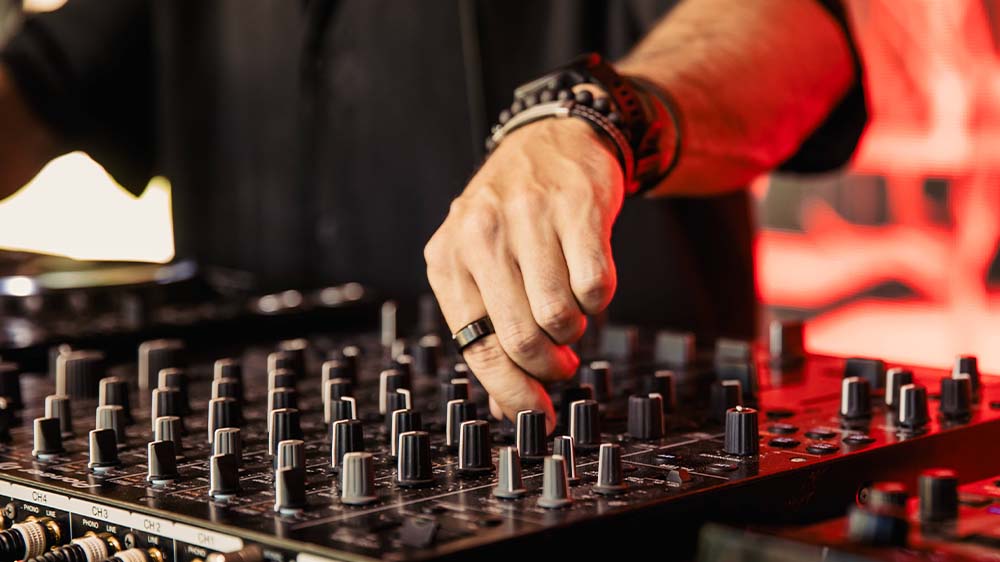 Image - DJ-Priester wird nach Weltjugendtag zum TikTok-Star