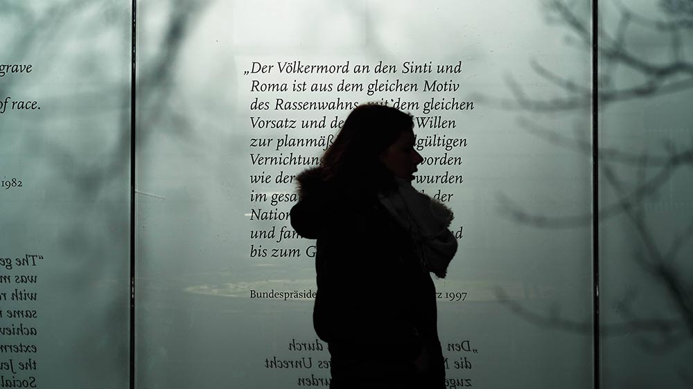 In Berlin erinnert ein Denkmal an die ermordeten Sinti und Roma