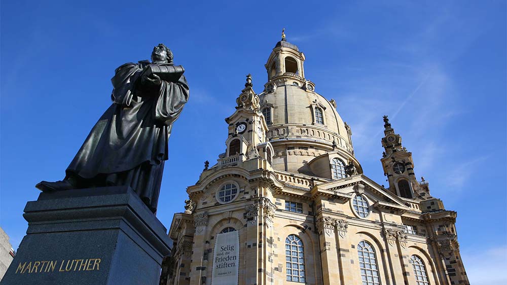 Die Frauenkirche in Dresden ist eines der berühmtesten Wahrzeichen der sächsischen Landeshauptstadt und Symbol der Versöhnung