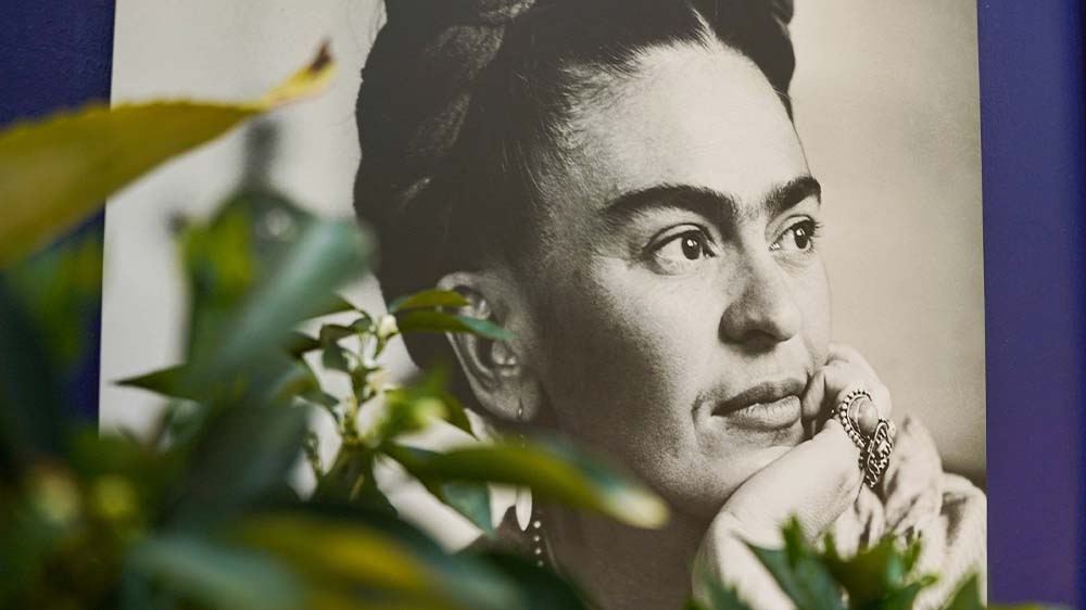 Viele Bilder von Frida Kahlo sind weltweit bekannt, die Opelvillen Rüsselsheim wollen nach eigenen Angaben bisher eher unbekannte Fotos von ihr zeigen