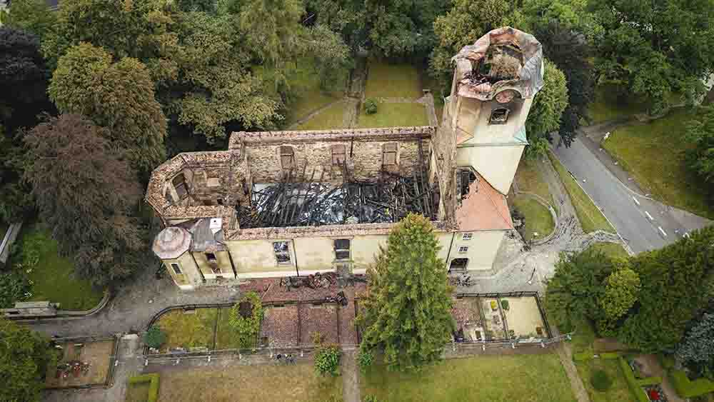Die Kirche von Großröhrsdorf ist nach dem Feuer komplett zerstört