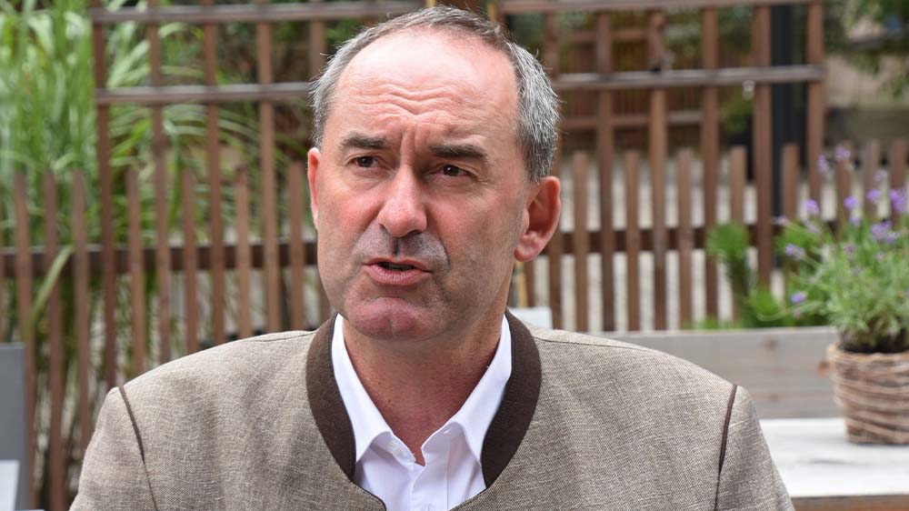 Der bayerische Wirtschaftsminister und stellvertretende Ministerpräsident Hubert Aiwanger (Freie Wähler) hatte Berichte zurückgewiesen, er habe vor mehr als 30 Jahren als Schüler der 11. Klasse ein antisemitisches Flugblatt verfasst