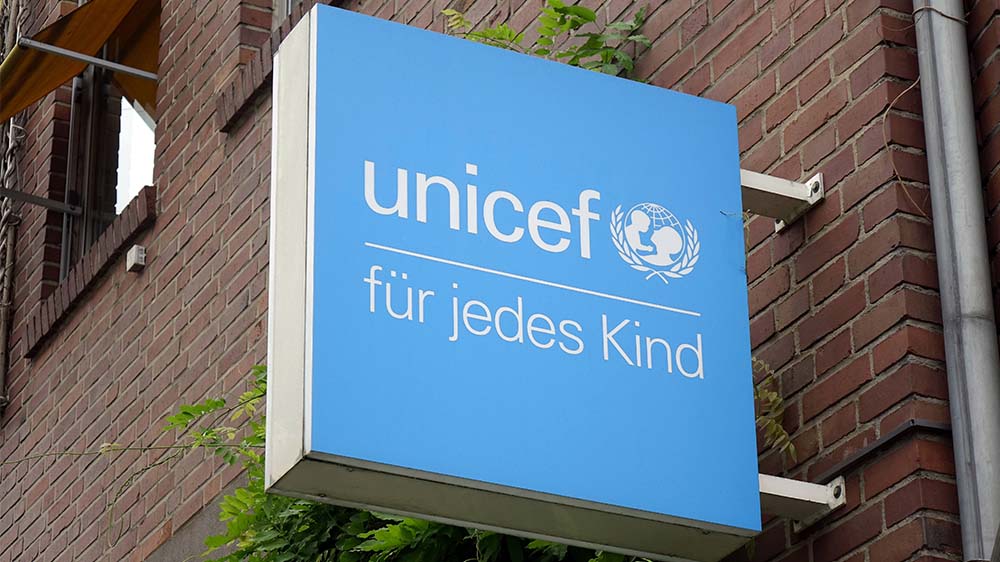 Die Leitlinien legten ein verbindliches Vorgehen fest, um das Kinderrecht auf eine saubere, gesunde und nachhaltige Umwelt umzusetzen, heißt es vom Hilfswerk Unicef