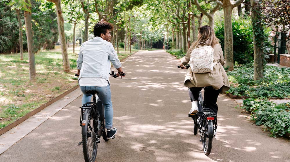 Zusammen Fahrrad fahren macht mehr Spaß und so motiviert man sich gegenseitig in Sachen Klimaschutz