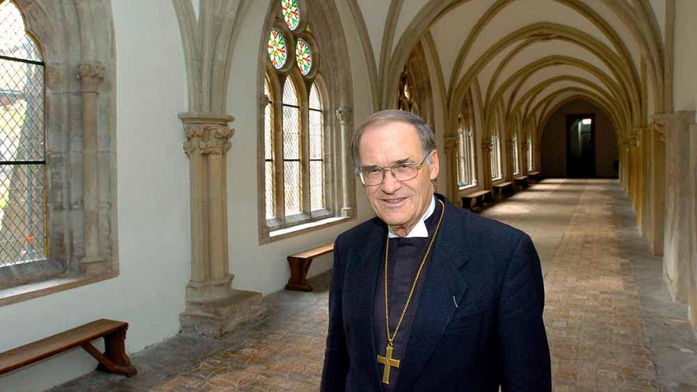 Horst Hirschler im November 2004 im Kreuzgang des Klosters Loccum