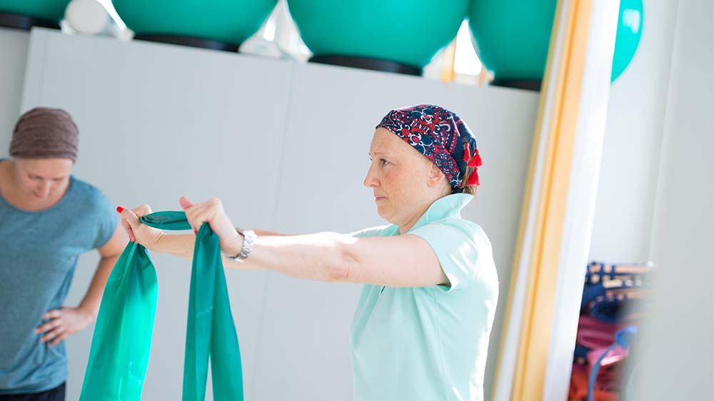 Wer sich bewegt, kommt laut Experten durch die Krebs-Therapie. Hier ein Angebot am Markus Krankenhaus Frankfurt