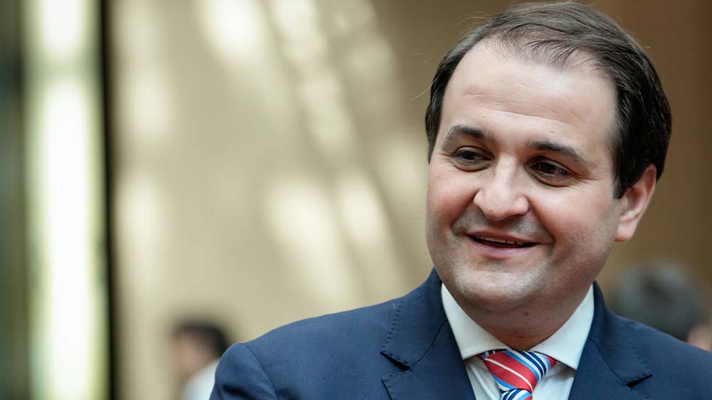 NRW-Medienminister Nathanael Liminski hat den Angriff auf einen Journalisten der Deutschen Welle scharf verurteilt