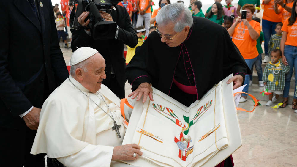 Papst Franziskus während des Treffens mit Vertretern von Hilfs- und Wohltätigkeitsorganisationen in Lissabon 