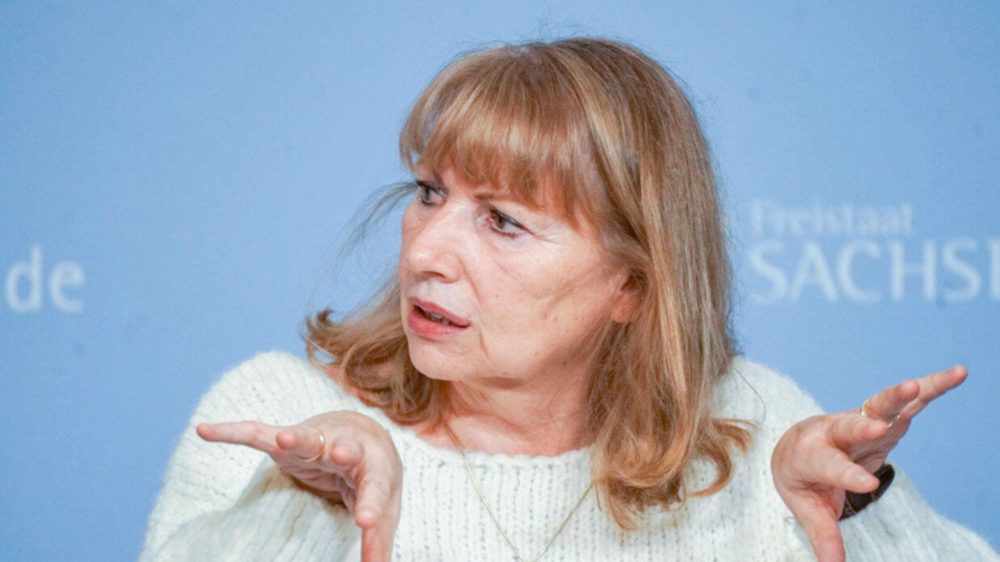 Petra Köpping ist seit 2019 Sächsische Staatsministerin für Soziales und Gesellschaftlichen Zusammenhalt unter Ministerpräsident Kretschmer