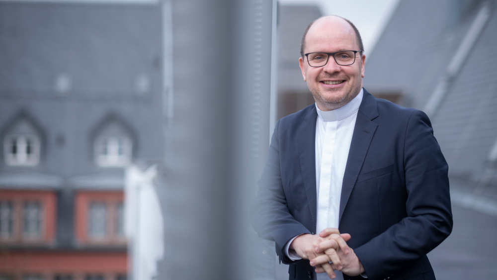 Pfarrer Dirk Bingener, Praesident des Kindermissionswerks "Die Sternsinger" am 08.12.2022 am Haus am Dom in Frankfurt