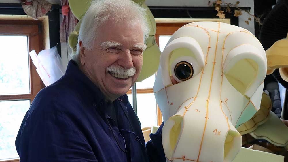 Momentan arbeitet Puppenbauer Peter Röders an einem Drachen