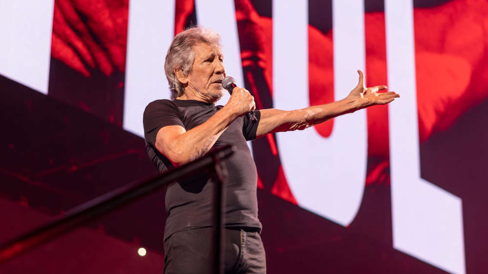 Roger Waters, früherer Kopf von "Pink Floyd", provoziert mit politischen und religiösen Symbolen