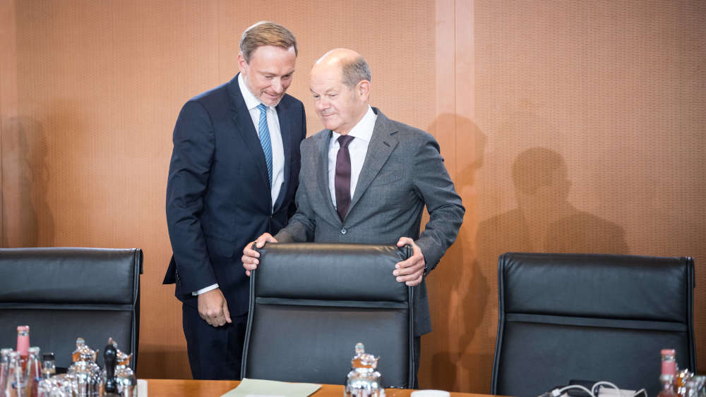 Bundeskanzler Scholz (SPD) und Finanzminister Lindner (FDP) haben eine Einigung bei der geplanten Kindergrundsicherung angekündigt