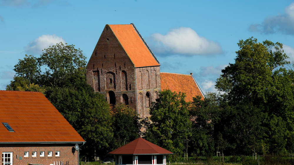 Der schiefste Kirchturm der Welt steht im ostfriesischen Suurhausen