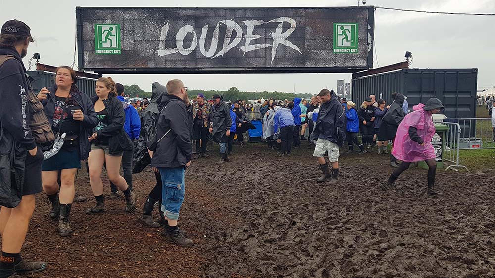 Die Wacken-Besucherinnen und Besucher müssen ihre Gummistiefel rausholen