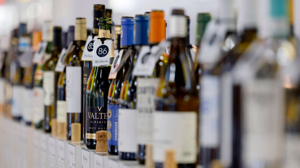 Ökonomen möchten europaweit einheitliche Warnhinweise auf Alkoholflaschen