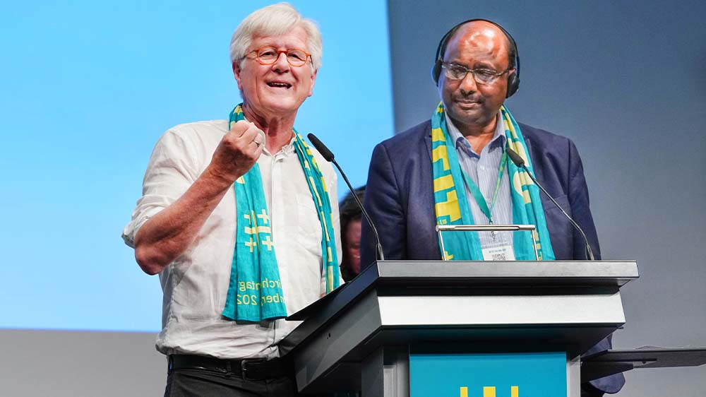 Zusammen mit dem Generalsekretär des Weltkirchenrates, Jerry Pillay (rechts im Bild), und einer kleinen Delegation hat Heinrich Bedford-Strohm er eine Reise nach Kiew unternommen