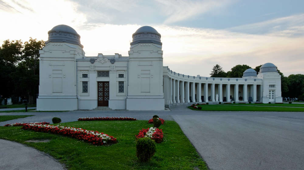 Die Neuen Arkaden am Zentralfriedhof in Wien