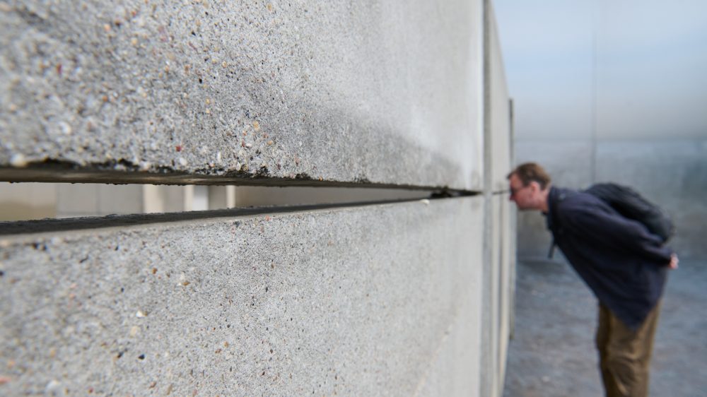 Der Nachbau eines Stücks der Mauer im Zentralen Gedenkort der Gedenkstätte