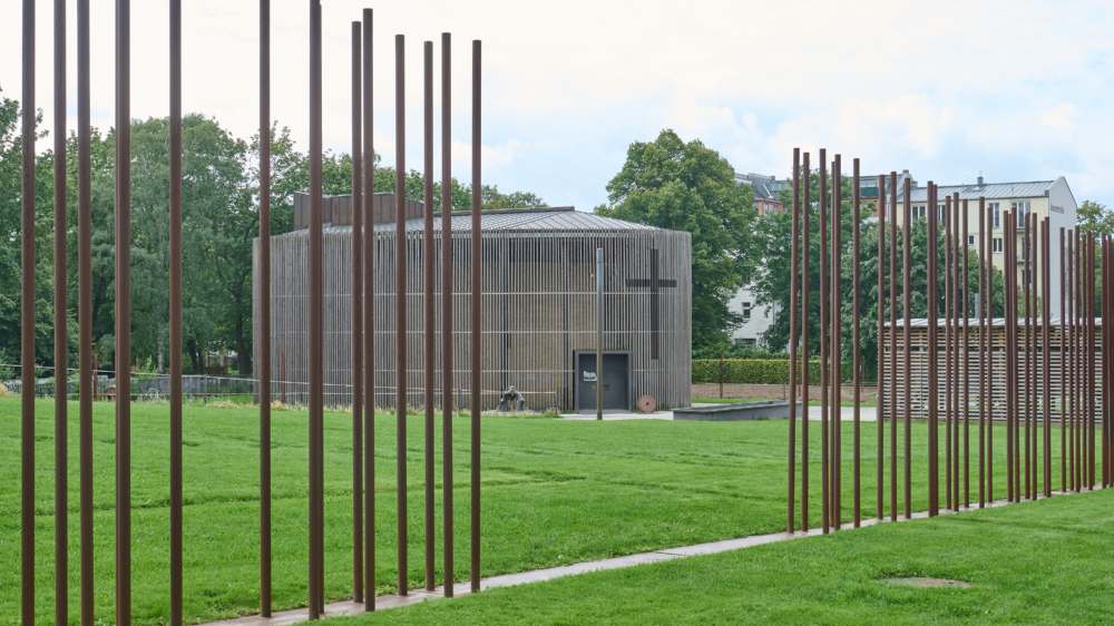 Die Kapelle der Versöhnung steht auf dem Platz, wo bis 1985 die Versöhnungskirche stand