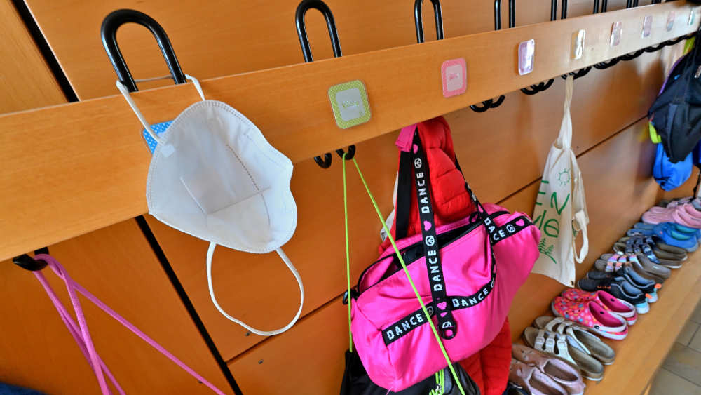 Der Familienrichter aus Weimar habe ohne gerichtliche Zuständigkeit einen Beschluss gegen die Maskenpflicht an zwei Weimarer Schulen gefasst, erklärte das Gericht in seiner Urteilsbegründung