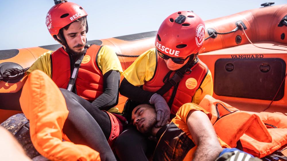 Nur vier Menschen konnten gerettet werden, nachdem ihr Boot kenterte