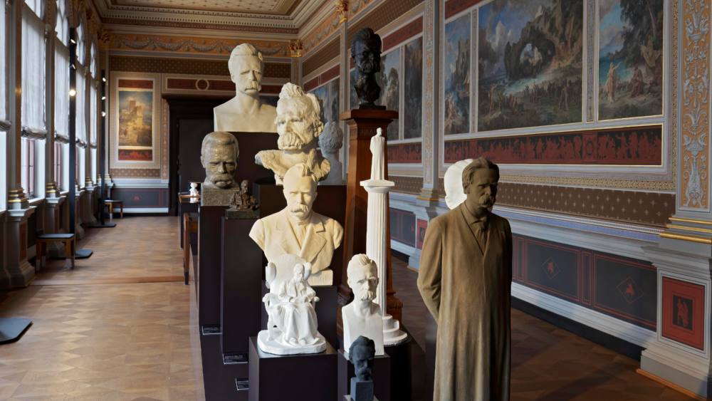 Philosoph und Kult-Figur: Statuen von Friedrich Nietzsche im Museum Neues Weimar