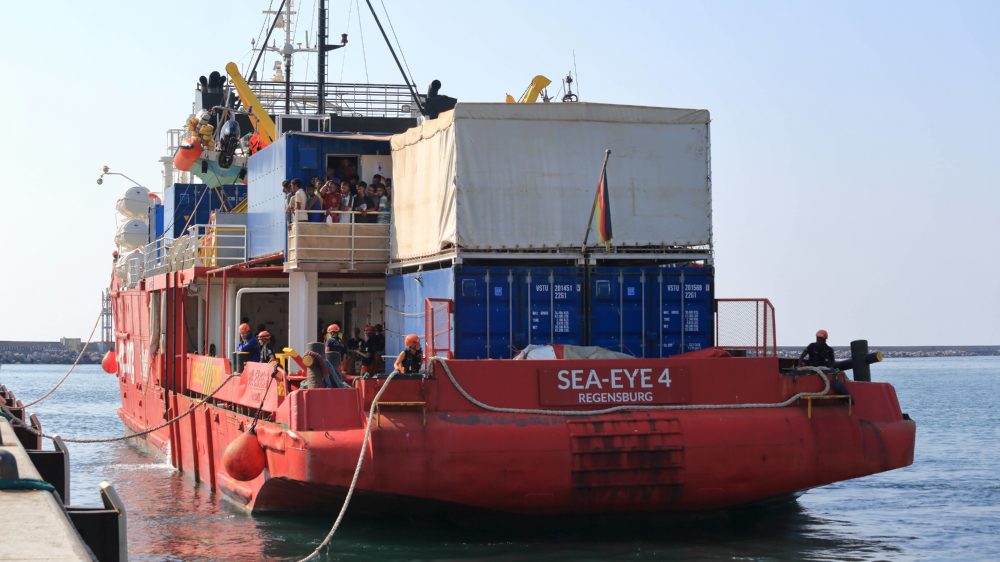 Das deutsche Rettungsschiff „Sea-Eye 4“ sitzt für 20 Tage im Hafen von Salerno fest